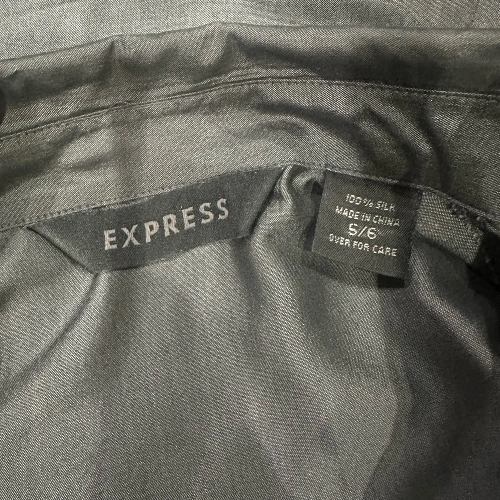 EXPRESS Button Down Silk Taffeta Blouse, Dark Grey - Picture 4 of 4